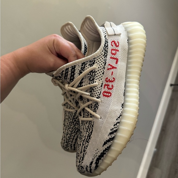Yeezy Boost 350 V2 7.5 Zebra (FIT LIKE AN 8.5) - Picture 2 of 5
